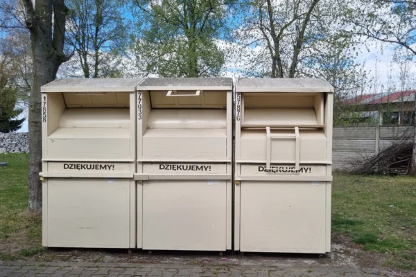 Nowe pojemniki na odzież używaną w Obornikach – więcej miejsc do oddania tekstyliów