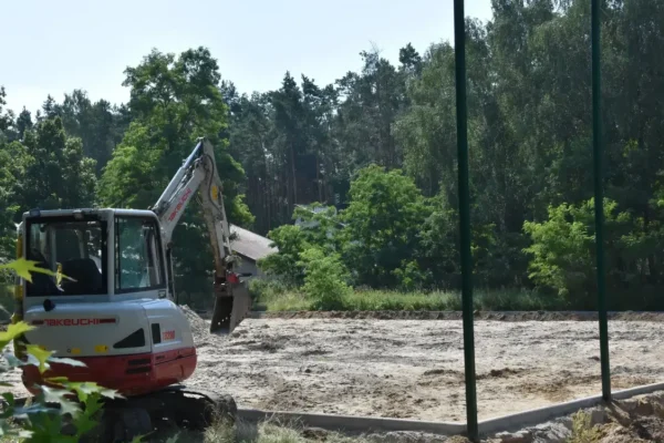 Nowe korty tenisowe w Rogoźnie – inwestycja z dofinansowaniem