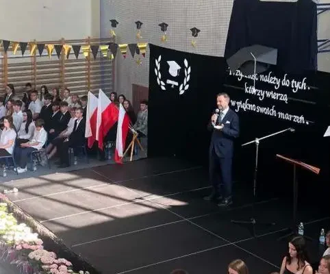 Pożegnanie absolwentów w SP2 Oborniki – wzruszająca uroczystość