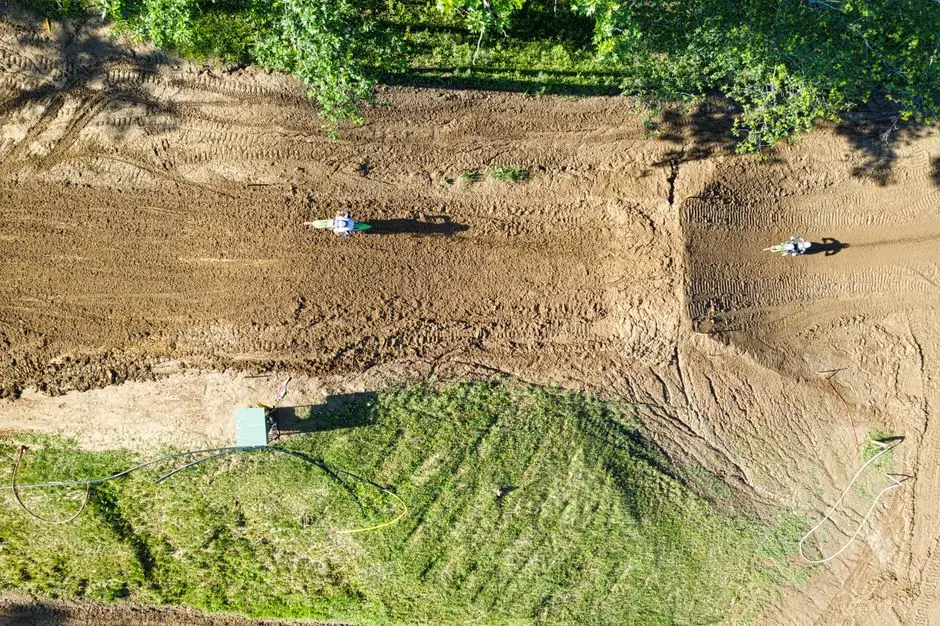Pół miliona złotych na szatnie w Obornikach – nowy obiekt przy torze motocrossowym