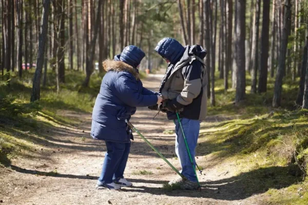 Poranne kąpiele leśne i nordic walking na Dniach Obornik – relacja z wydarzenia