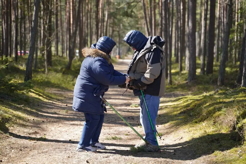 Poranne kąpiele leśne i nordic walking na Dniach Obornik – relacja z wydarzenia