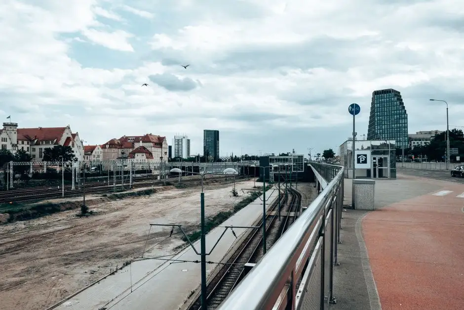 Konferencja na dworcu Oborniki Miasto: koniec modernizacji linii kolejowej Poznań–Piła