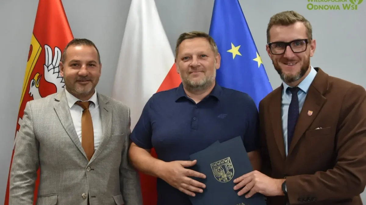 Jaracz: nowe boisko, ogrodzenie i piłkochwyty – umowa podpisana