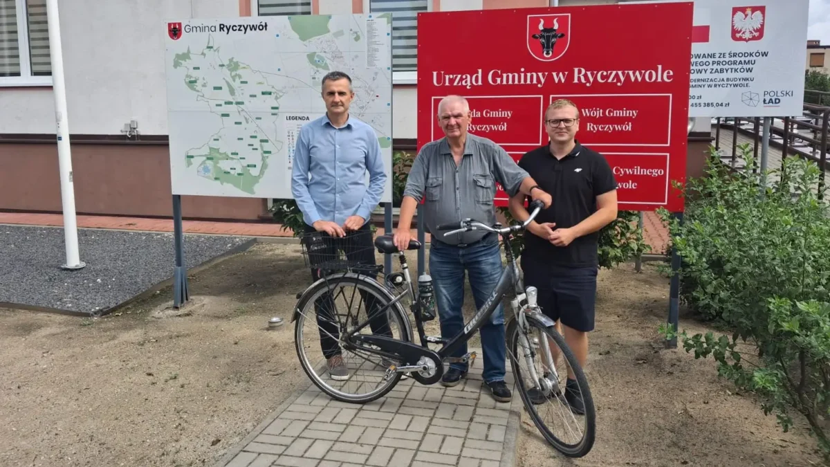 Ryczywół na trasie niezwykłego rowerzysty – Wiesław Lopko odwiedził gminę