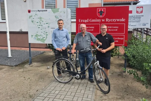 Ryczywół na trasie niezwykłego rowerzysty – Wiesław Lopko odwiedził gminę
