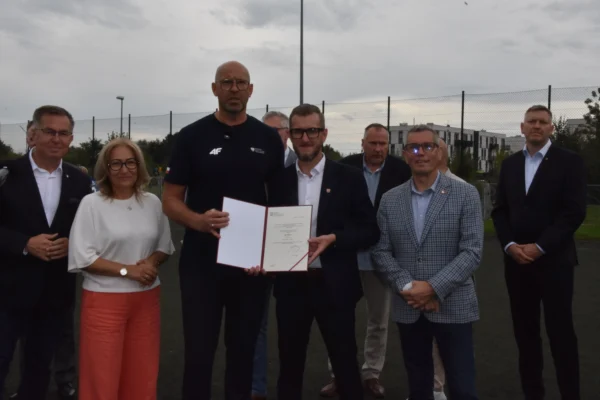 Rogoźno: 483 400 zł na modernizację Orlika przy SP3